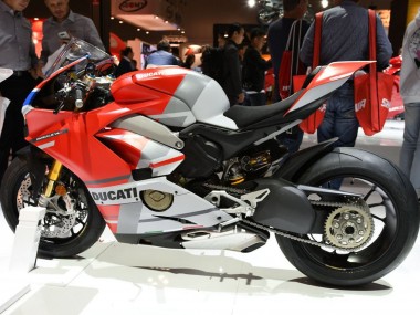 Purchase 2018-2019 White Silver Red Glossy Black Ducati Panigale V4 V4S Motorcycle Fairings UK