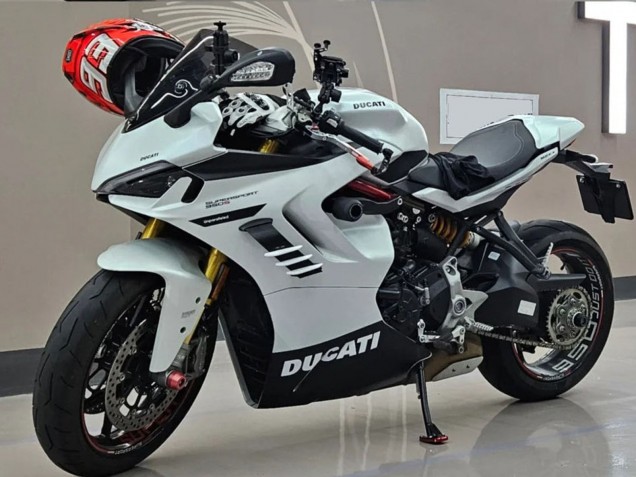 Purchase 2021-2024 Black White Ducati Supersport 950/950S Motorcycle Fairings UK Purchase 2021-2024 Black White Ducati Supersport 950/950S Motorcycle Fairings UK